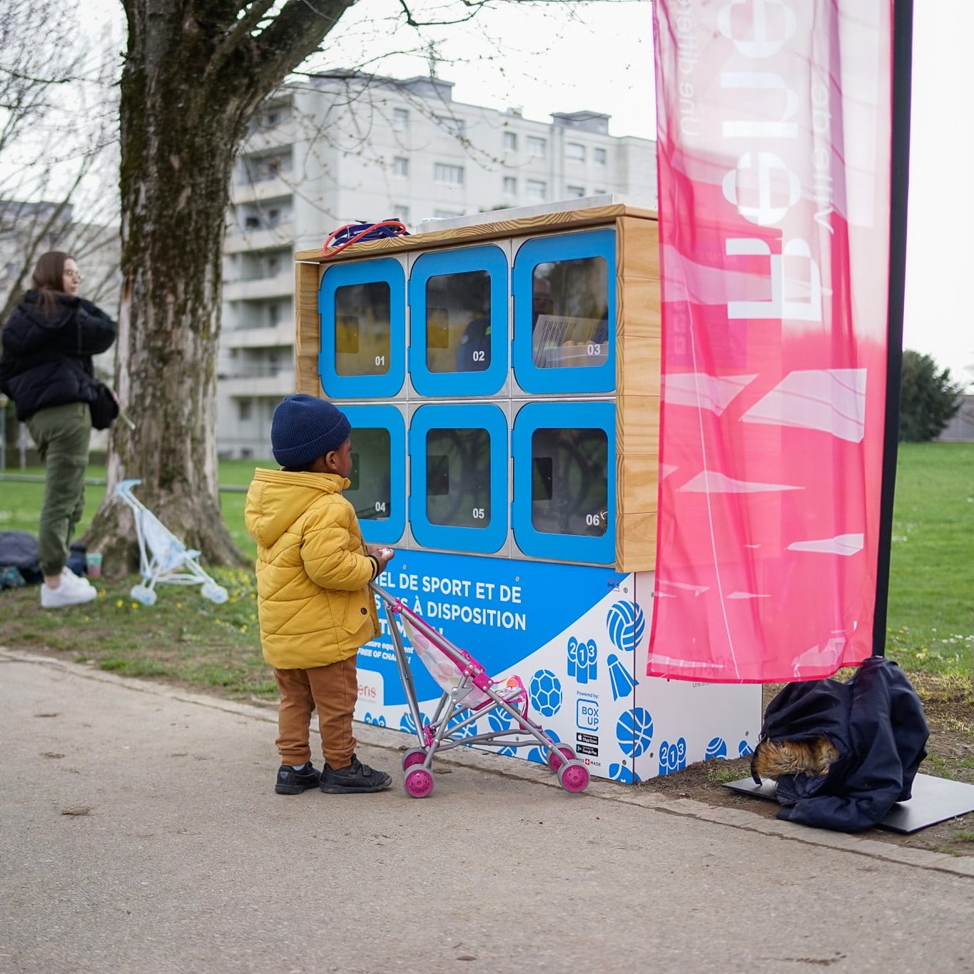 enfant-devant-boxup-verdeaux-renens