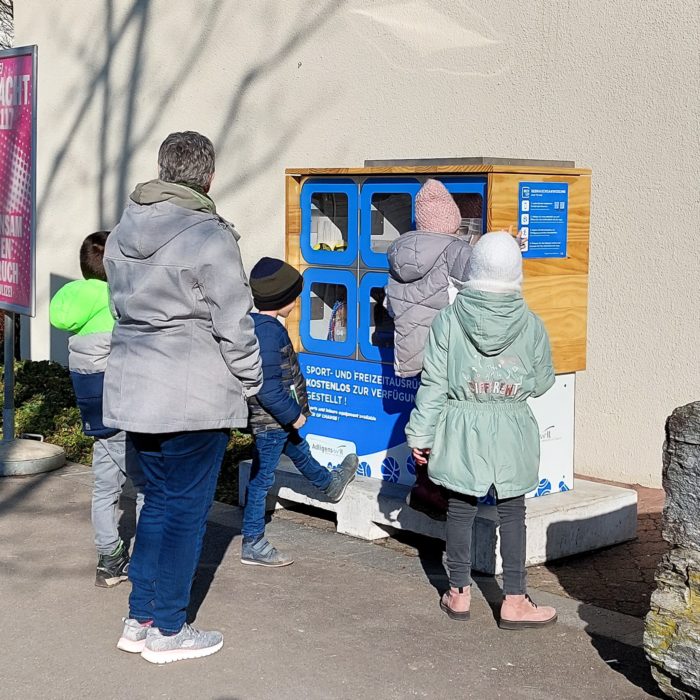 boxup-station-in-adligenswil-mit-kindern