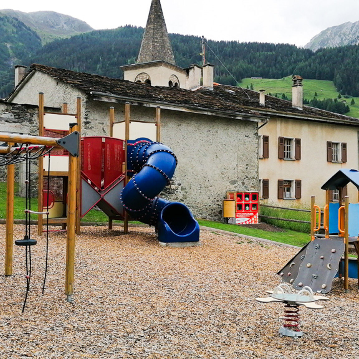 station-boxup-place-de-jeux-liddes