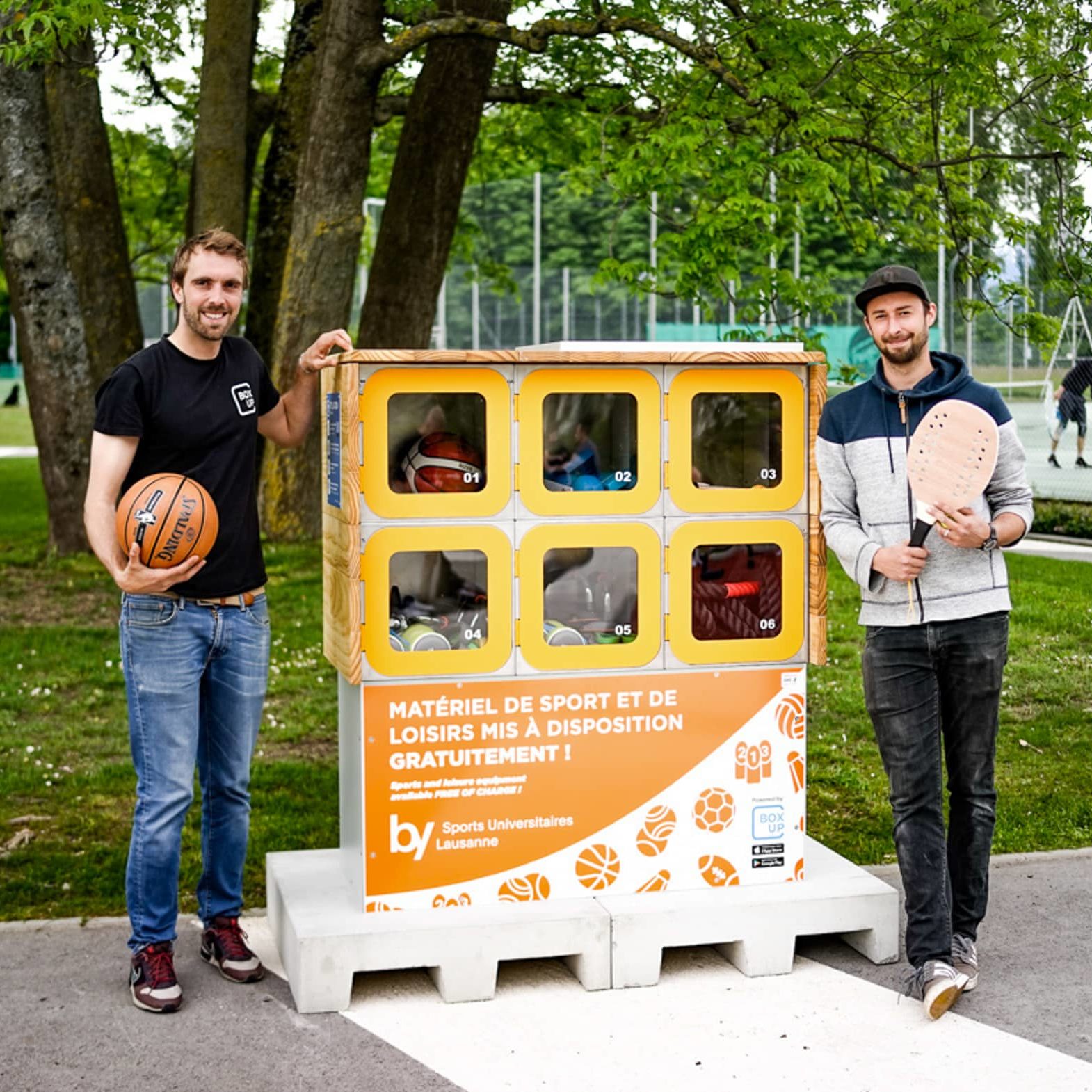 frank-et-florian-devant-station-boxup-centre-sportif-unil