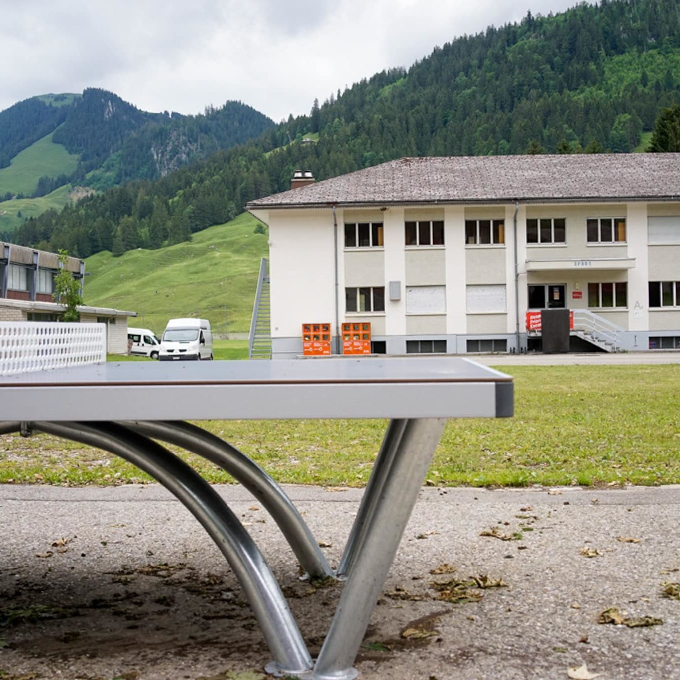 table-ping-pong-stations-boxup-schwarzsee-lac-noir